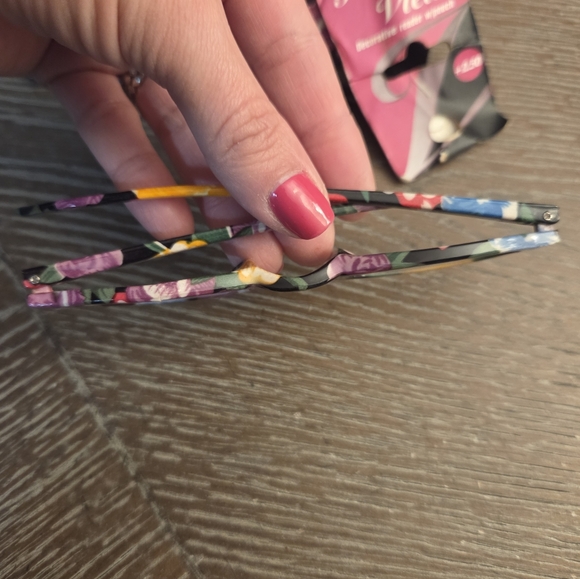 Vintage Floral Patterned Reading Glasses with Matching Case +2.50 - Picture 6 of 7